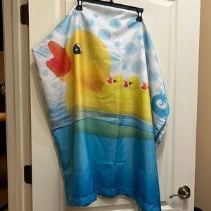 🇺🇸Mother duck & babies shower curtain. Good condition. No rips tears or stains